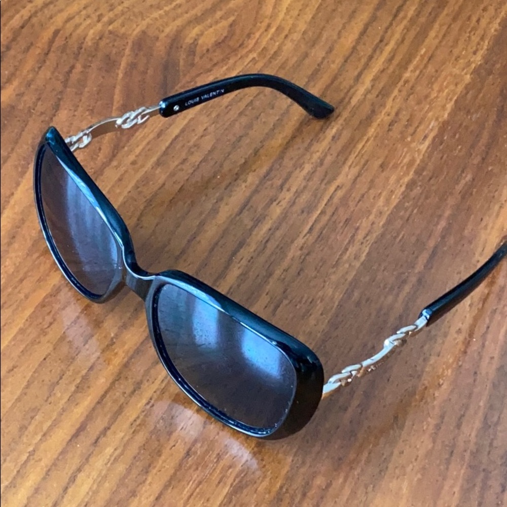 Black sunglasses